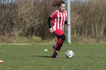 Bild 46 - C-Juniorinnen TSV Zarpen - TuS Tensfeld : Ergebnis: 2:1